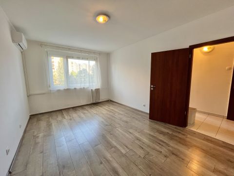 Eladó Lakás 1042 Budapest 4. kerület , Újpest központi részén - azonnal költözhető