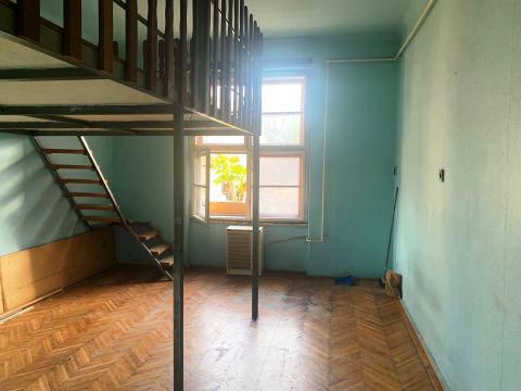 Eladó Lakás 1086 Budapest 8. kerület , Kálvária tér közelében - hangulatos, reális áron 