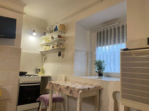 Eladó Lakás 4029 Debrecen , Debreceni félszuterén felújított lakás eladó
