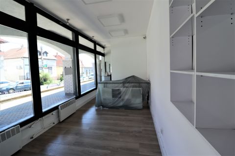 Kiadó Üzlethelyiség 2092 Budakeszi Főútvonal mellett