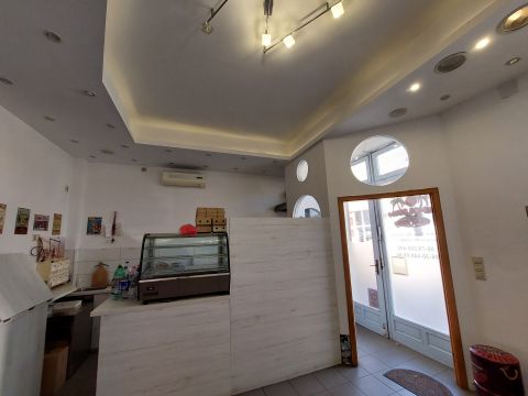 Eladó Üzlethelyiség 6500 Baja Belváros