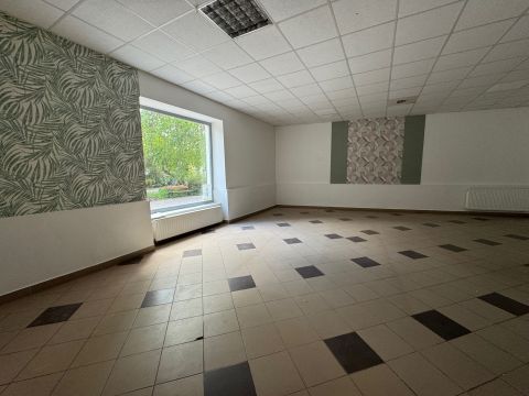 Kiadó Üzlethelyiség 2750 Nagykőrös Nagy méretű utcafronti üzlethelyiség a főutcán KIADÓ!