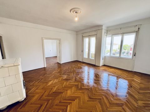 Eladó Lakás 9021 Győr , Győr belvárosában, bauhaus házban nagypolgári lakás eladó