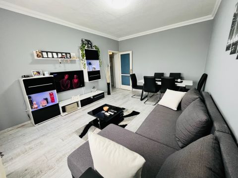 Eladó Lakás 2200 Monor Felújított, 4.emleti lakás a központban!
