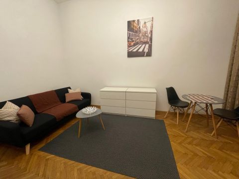 Eladó Lakás 1073 Budapest 7. kerület Liszt Ferenc tér közelében 1,5 szobás felújított lakás