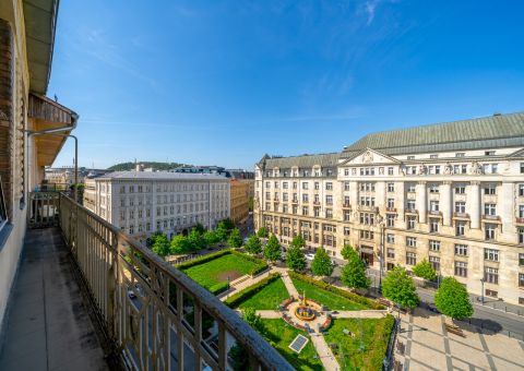 Eladó Lakás 1051 Budapest 5. kerület ,  József Nádor téren Panorámás, Magasemeleti, Erkélyes lakás 