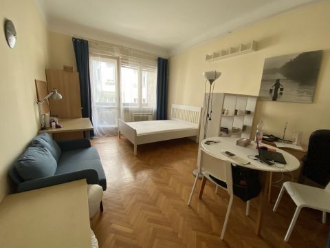 Eladó Lakás 1051 Budapest 5. kerület , BAZILIKA KÖZELÉBEN ERKÉLYES GARZONLAKÁS
