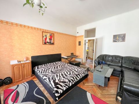 Eladó Lakás 1089 Budapest 8. kerület , Ludovikától 2 percre, 2. emeleti alkov+nappalis lakás