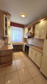 Kiadó Ház 4032 Debrecen Nyulas városrészen nappali + 4 szobás sorházi ingatlan KIADÓ