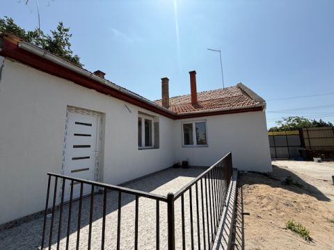 Eladó Ház 2700 Cegléd 