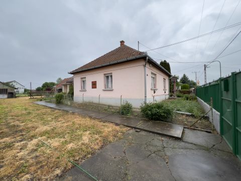 Eladó Ház 2711 Tápiószentmárton , Tápiószentmárton Posta közelében 3 szobás 90 nm-es ház eladó