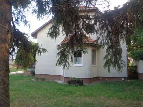 Eladó Ház 8083 Csákvár , Csendes helyen