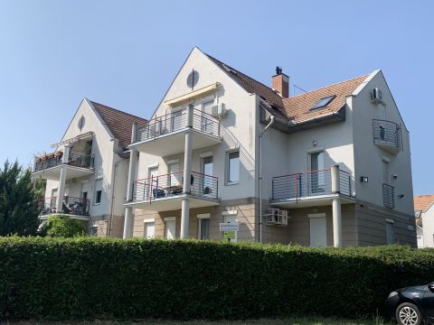Eladó Lakás 1038 Budapest 3. kerület , Gyönyörű környezetben, 78 nm-es, 3 szobás, erkélyes lakás