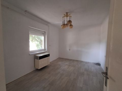 Eladó Ház 4030 Debrecen Alma utcából nyíló csendes környéken