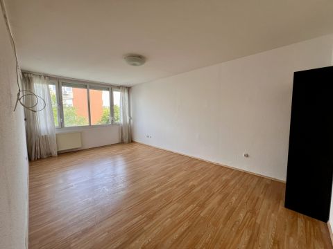 Eladó Lakás 2310 Szigetszentmiklós Központi, csendes lakás, saját belső udvaros játszótérrel