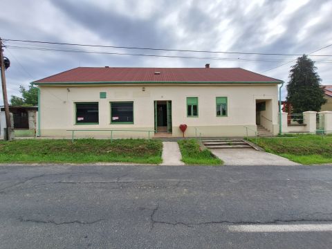 Eladó Üzlethelyiség 9833 Csehi , Csehi