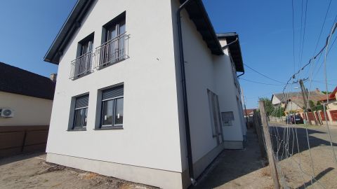 Eladó Ház 2760 Nagykáta , Szent István Étteremtől nem messze