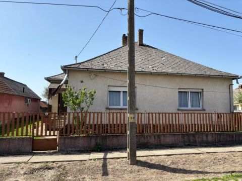Eladó Ház 7144 Decs , 7144 Decs, Központ