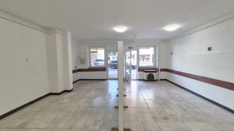 Eladó Üzlethelyiség 6000 Kecskemét , Belvárosban 46nm üzlethelyiség / iroda forgalmas út mellett!