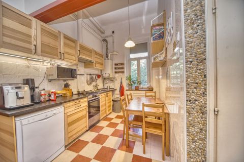 Eladó Lakás 1081 Budapest 8. kerület , Csendes utcájában