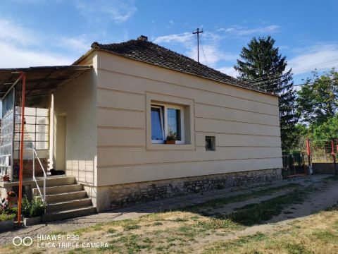 Eladó Ház 8500 Pápa , 8511 Pápa, Csendes