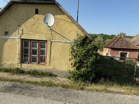 Eladó Ház 2526 Epöl 