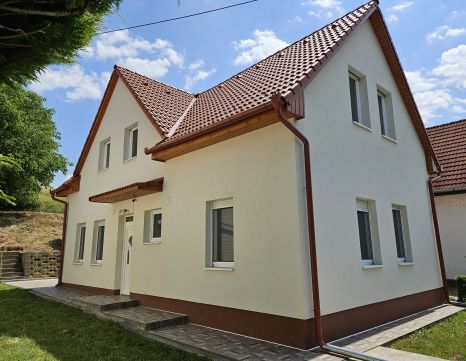 Eladó Ház 7677 Orfű , Orfűn eladó tejeskörűen felújított családiház
