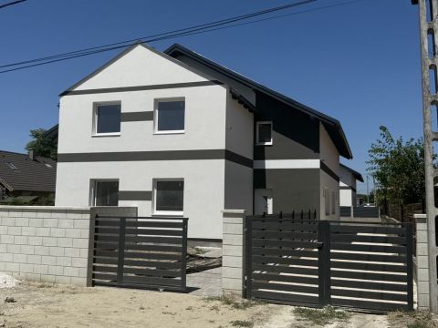 Eladó Ház 2318 Szigetszentmárton 3 gyerekes csokra ikerház Duna parthoz közel Eladó