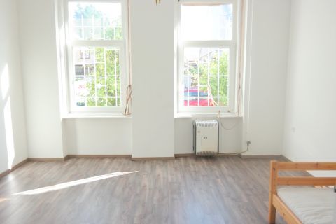 Eladó Lakás 1184 Budapest 18. kerület , Frissen festett és burkolt, földszint ellenére is napfényes!