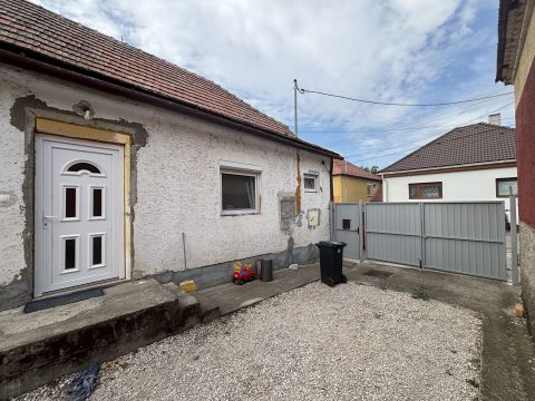 Eladó Ház 2523 Sárisáp 