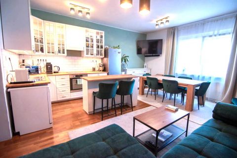 Eladó Lakás 1146 Budapest 14. kerület , Teljeskörűen FELÚJÍTOTT, AUTÓBEÁLLÓS lakás a VÁROSLIGETNÉL