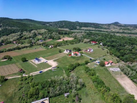Eladó Telek 8256 Ábrahámhegy 