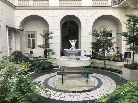 Kiadó Lakás 1064 Budapest 6. kerület , 2 szobás 2 galériás diákoknak