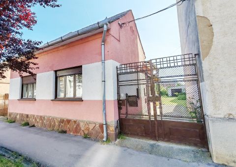 Eladó Ház 8840 Csurgó , Csurgó főutcáján kertes családi ház garázzsal eladó! 