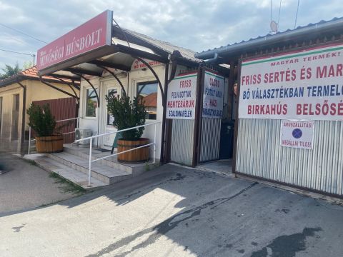 Eladó Üzlethelyiség 2335 Taksony Taksony központ