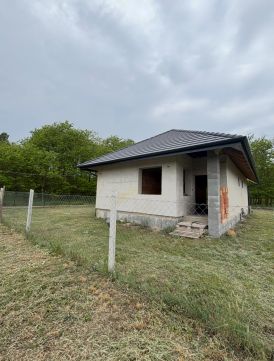 Eladó Ház 2713 Csemő 