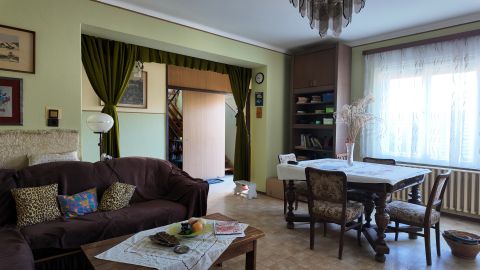 Eladó Ház 2030 Érd , Fő utca