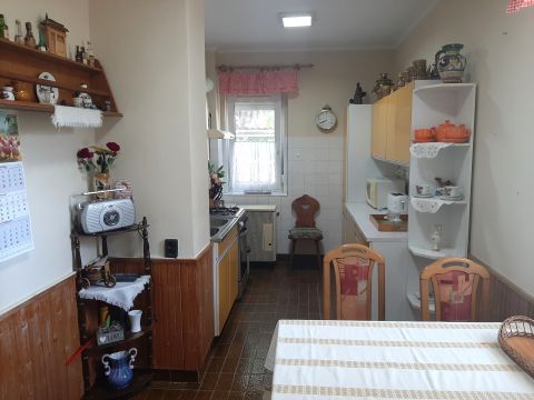 Eladó Lakás 6000 Kecskemét FÖLDSZINTI KERTKAPCSOLATOS LAKÁS GARÁZZSAL ELADÓ!
