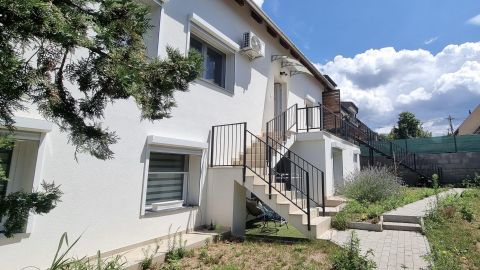Eladó Lakás 2092 Budakeszi , Csendes utcában