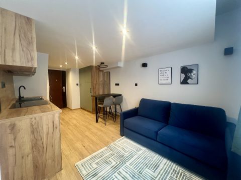 Eladó Lakás 1067 Budapest 6. kerület , Eiffel térnél frissen felújtott lakás