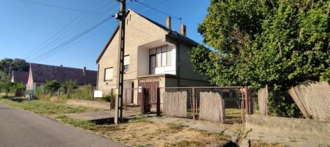 Eladó Ház 7056 Szedres , 7056 Szedres, Csendes utca