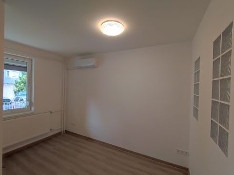 Kiadó Lakás 1181 Budapest 18. kerület , Üzlethelyiségként vagy lakásként is hasznosítható ingatlan