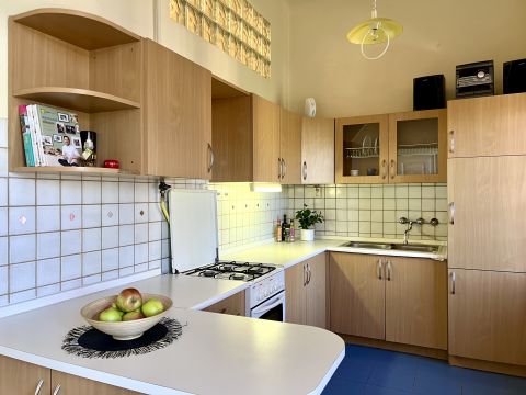 Eladó Lakás 1145 Budapest 14. kerület , Zuglóban 2 szobás lakás, karbantartott házban, autóbeállóval.
