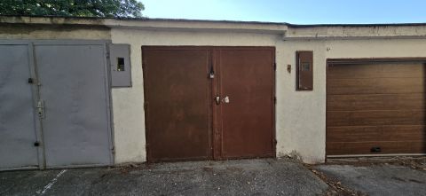 Eladó Parkoló 8000 Székesfehérvár 