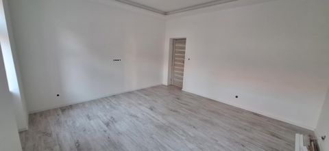 Eladó Lakás 1152 Budapest 15. kerület Eladó FELÚJÍTOTT 101 nm-es 3 szobás lakás gépkocsi belálóval