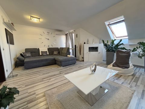 Eladó Lakás 9700 Szombathely , igényesen felújított két szintes lakás OLADon ... 101 m2 !