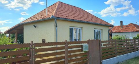 Eladó Ház 4243 Téglás , 4243 Téglás, Lakóövezet