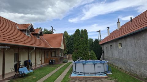 Eladó Ház 2091 Etyek 2 lakásos családi ház a központ közelében, szép utcában