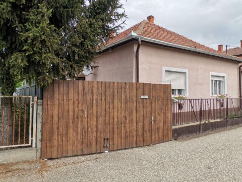 Eladó Ház 5091 Tószeg , 5091 Tószeg, Központi rész