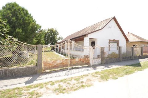 Eladó Ház 2309 Lórév , 2309 Lórév, Csendes